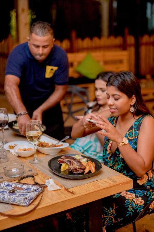 Tuk Tuk Boutique Hotel Negombo Ngoại thất bức ảnh